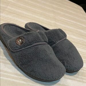 Vionic Sadie Slipper size 6 women’s
